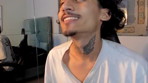 Snapshot of mr_strike chatting on 11-05-25, 02:44 MR online show from 11-05-25, 02:44