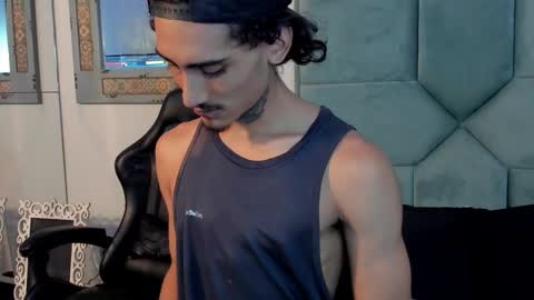 Snapshot of mr_strike chatting on 11-06-25, 03:40 MR online show from 11-06-25, 03:40