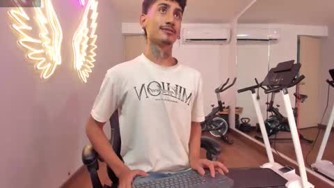 Snapshot of mr_strike chatting on 11-08-25, 03:07 MR online show from 11-08-25, 03:07