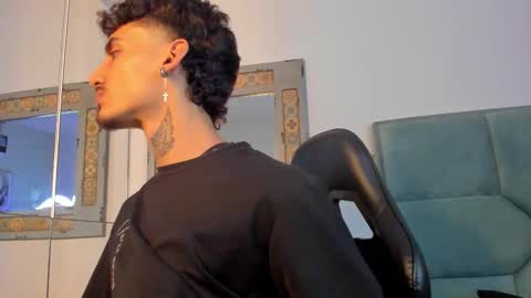 Snapshot of mr_strike chatting on 11-10-25, 03:05 MR online show from 11-10-25, 03:05