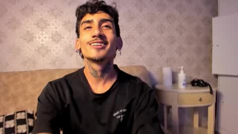 Snapshot of mr_strike chatting on 11-13-25, 03:05 MR online show from 11-13-25, 03:05