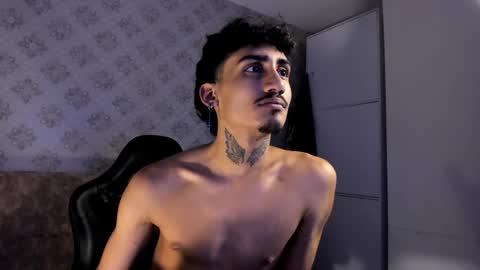 Snapshot of mr_strike chatting on 11-17-25, 03:01 MR online show from 11-17-25, 03:01