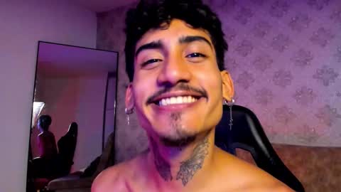 Snapshot of mr_strike chatting on 11-21-25, 03:05 MR online show from 11-21-25, 03:05