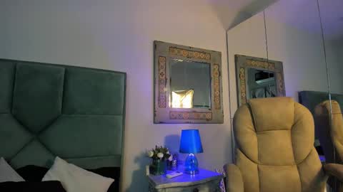 Snapshot of mr_strike chatting on 11-27-25, 03:30 MR online show from 11-27-25, 03:30