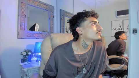 Snapshot of mr_strike chatting on 12-01-25, 03:33 MR online show from 12-01-25, 03:33