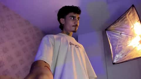 Snapshot of mr_strike chatting on 12-05-25, 03:26 MR online show from 12-05-25, 03:26