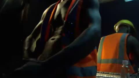 MrBigDiQ1 online show from 01-08-25, 11:21