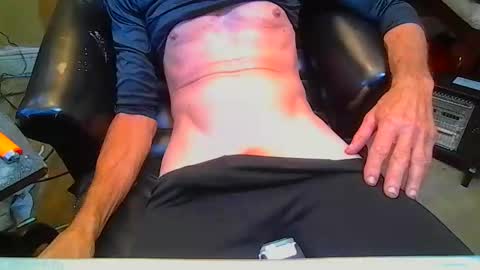 Snapshot of mrbiggirth69 chatting on 11-15-25, 07:21 mrbiggirth69 online show from 11-15-25, 07:21