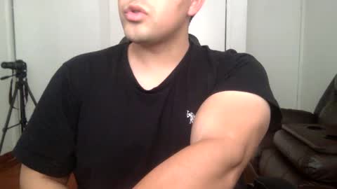 Snapshot of mrbree chatting on 01-01-25, 11:40 Mr Bree online show from 01-01-25, 11:40