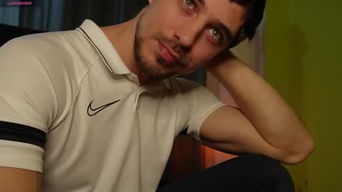 Snapshot of mrgreeneyes01 chatting on 01-25-25, 07:28 juan luis online show from 01-25-25, 07:28