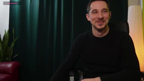 Snapshot of mrgreeneyes01 chatting on 02-11-25, 08:42 juan luis online show from 02-11-25, 08:42