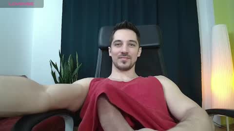 Snapshot of mrgreeneyes01 chatting on 02-20-25, 10:48 juan luis online show from 02-20-25, 10:48