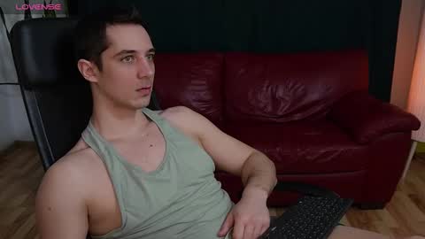 Snapshot of mrgreeneyes01 chatting on 03-04-25, 09:54 juan luis online show from 03-04-25, 09:54