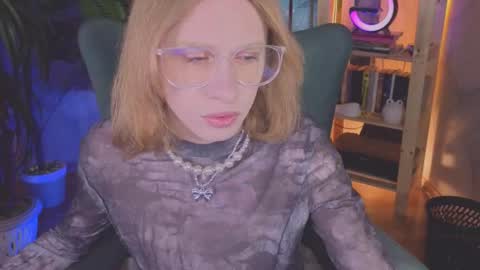 Snapshot of mrs_mills chatting on 11-14-25, 05:28 Barbie online show from 11-14-25, 05:28