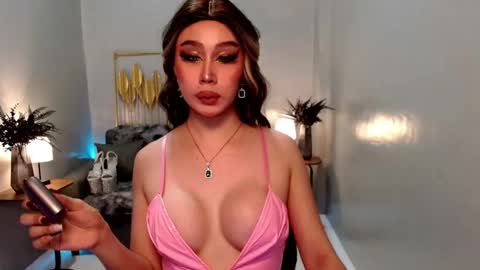 Snapshot of ms_lhaydeebunny chatting on 02-20-25, 05:01 Evon online show from 02-20-25, 05:01