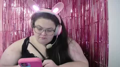 Snapshot of mscamirose15 chatting on 10-10-25, 06:40 Ms. Cami Rose online show from 10-10-25, 06:40