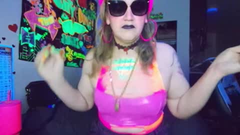 Cunty Luxxe online show from 10-14-25, 10:16