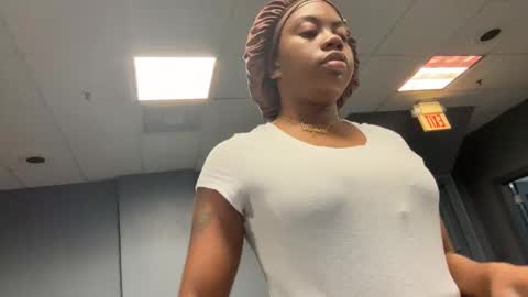 Snapshot of mskitty000 chatting on 11-01-25, 10:12 mskitty000 online show from 11-01-25, 10:12