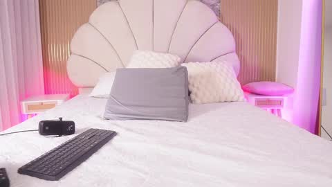 Manuela  online show from 11-20-25, 03:07