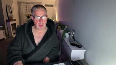 Snapshot of mtb1697 chatting on 10-17-25, 12:58 mtb1697 online show from 10-17-25, 12:58