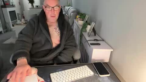 Snapshot of mtb1697 chatting on 10-31-25, 09:21 mtb1697 online show from 10-31-25, 09:21