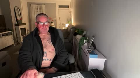 Snapshot of mtb1697 chatting on 11-09-25, 11:36 mtb1697 online show from 11-09-25, 11:36