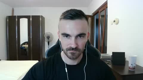 Snapshot of mu5clemania chatting on 10-12-25, 02:38 Victor online show from 10-12-25, 02:38