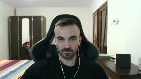 Snapshot of mu5clemania chatting on 10-15-25, 05:13 Victor online show from 10-15-25, 05:13