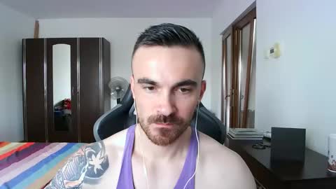 Snapshot of mu5clemania chatting on 10-16-25, 10:27 Victor online show from 10-16-25, 10:27