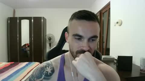 Snapshot of mu5clemania chatting on 10-17-25, 03:58 Victor online show from 10-17-25, 03:58