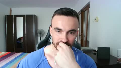 Snapshot of mu5clemania chatting on 10-18-25, 10:05 Victor online show from 10-18-25, 10:05