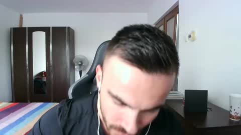 Snapshot of mu5clemania chatting on 10-19-25, 12:39 Victor online show from 10-19-25, 12:39