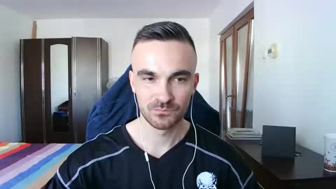 Snapshot of mu5clemania chatting on 10-21-25, 10:38 Victor online show from 10-21-25, 10:38