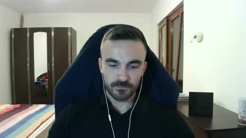 Snapshot of mu5clemania chatting on 10-31-25, 04:41 Victor online show from 10-31-25, 04:41