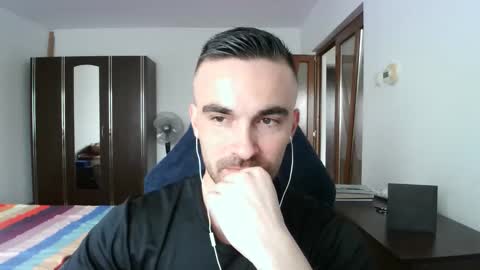 Snapshot of mu5clemania chatting on 11-08-25, 09:53 Victor online show from 11-08-25, 09:53