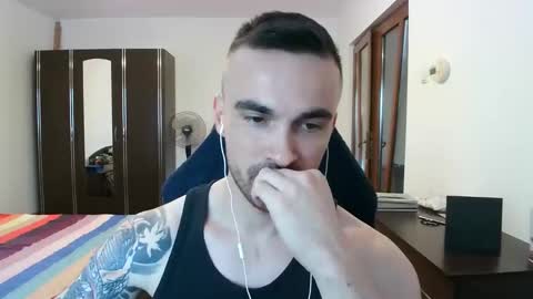 Snapshot of mu5clemania chatting on 11-09-25, 01:53 Victor online show from 11-09-25, 01:53