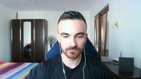 Snapshot of mu5clemania chatting on 11-15-25, 11:40 Victor online show from 11-15-25, 11:40