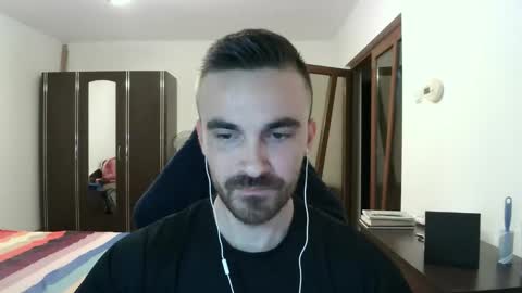 Snapshot of mu5clemania chatting on 11-18-25, 05:28 Victor online show from 11-18-25, 05:28