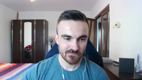 Snapshot of mu5clemania chatting on 11-19-25, 11:10 Victor online show from 11-19-25, 11:10