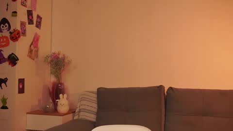 Kira online show from 11-20-25, 06:02