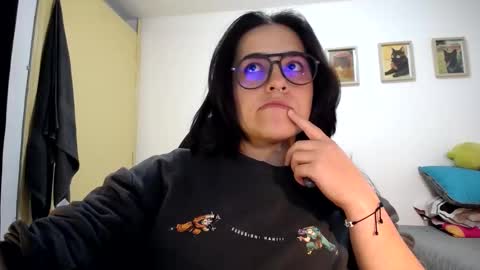 Dani and Alex online show from 10-10-25, 02:43