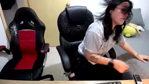 Dani and Alex online show from 10-30-25, 10:49