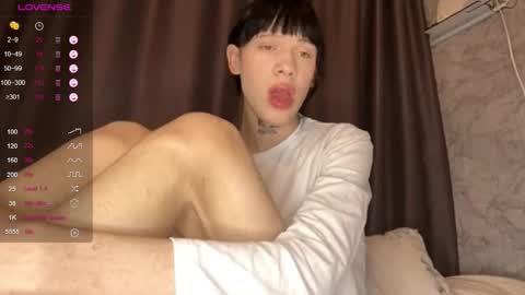 Snapshot of mun_poli chatting on 10-22-25, 10:15 Polik online show from 10-22-25, 10:15