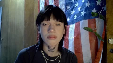 Snapshot of mun_poli chatting on 10-31-25, 10:00 Polik online show from 10-31-25, 10:00