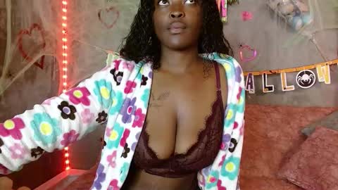 Snapshot of mupitta_sweett chatting on 10-22-25, 05:02 Leidy online show from 10-22-25, 05:02