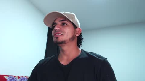 Snapshot of muscle_man1 chatting on 12-22-24, 06:49 Mike online show from 12-22-24, 06:49