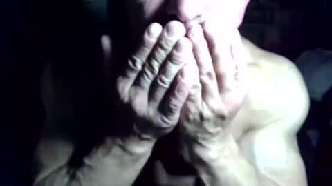 Snapshot of musclebredon chatting on 10-25-25, 06:13 BRENDON online show from 10-25-25, 06:13
