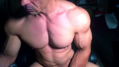 Snapshot of musclebredon chatting on 11-03-25, 11:04 BRENDON online show from 11-03-25, 11:04