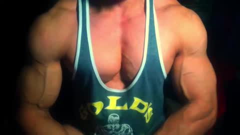 Snapshot of musclebredon chatting on 11-22-25, 07:46 BRENDON online show from 11-22-25, 07:46