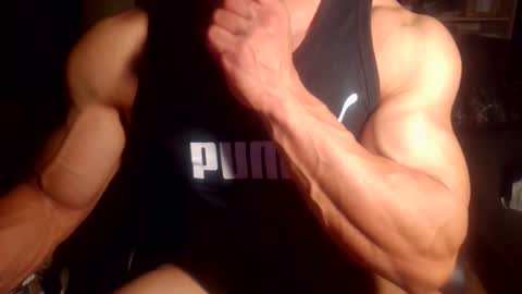 Snapshot of musclebredon chatting on 11-29-25, 07:06 BRENDON online show from 11-29-25, 07:06